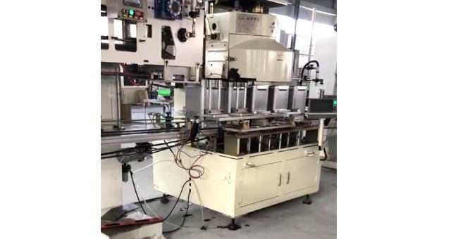 封底、蓋扣嚴(yán)扣平，封底后無疤，滲漏等現(xiàn)象